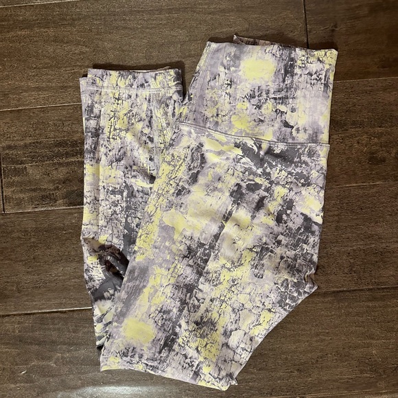 Lululemon wundertrain leggings size 6 - Picture 4 of 4